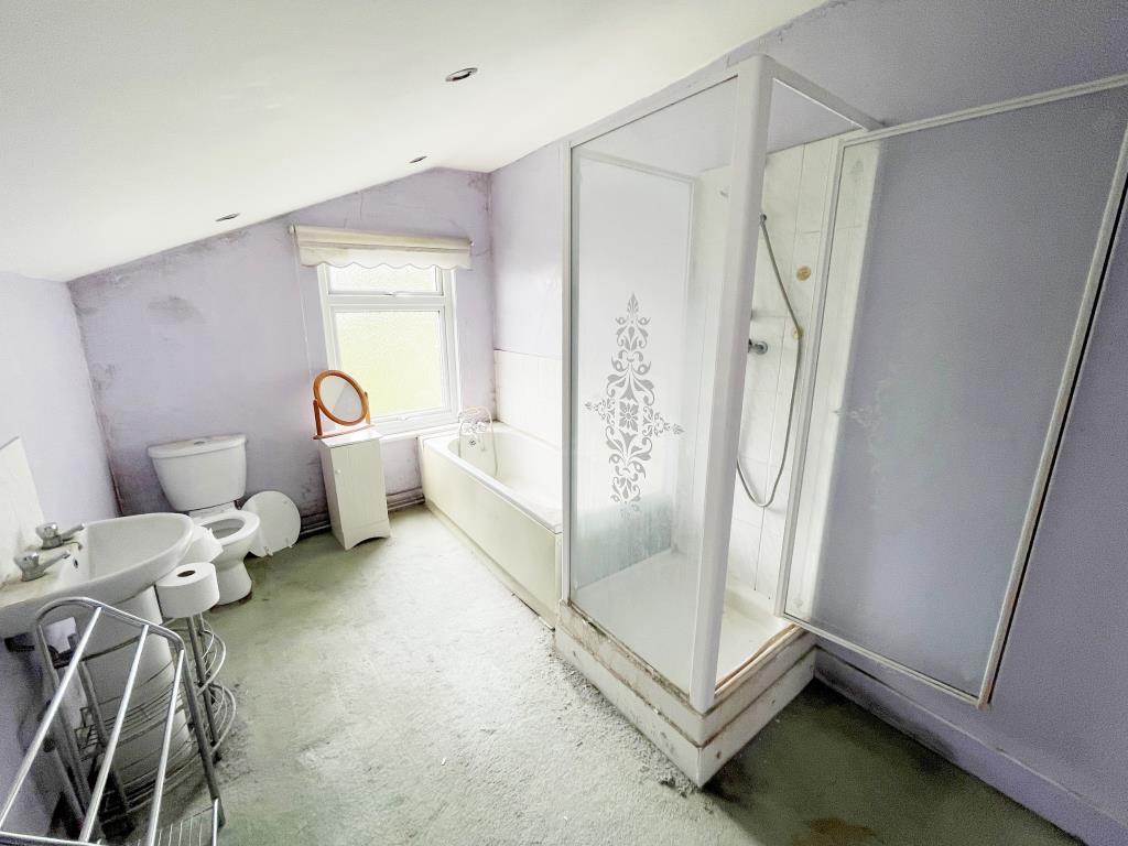 Lot: 158 - TWO-BEDROOM END-TERRACE FOR IMPROVEMENT - Bathroom with W.C. and shower